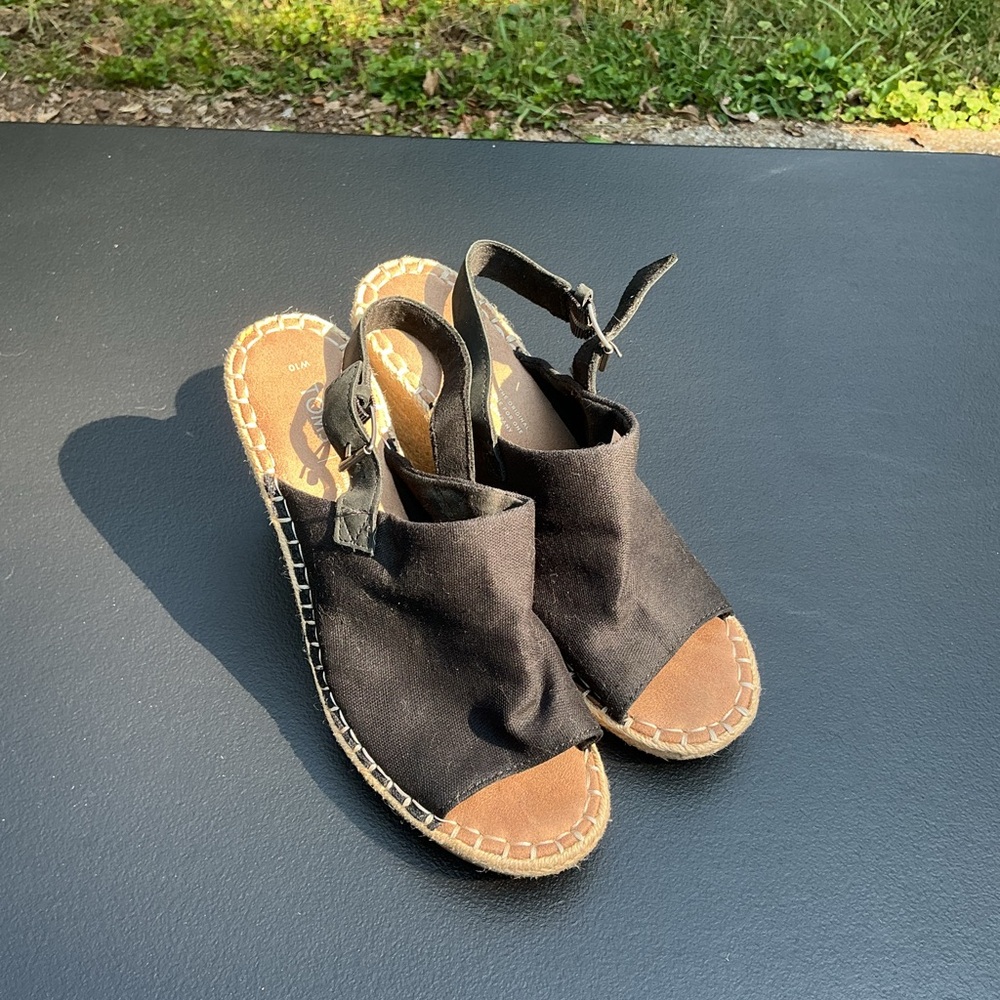 Tom’s Black Canvas Sandals